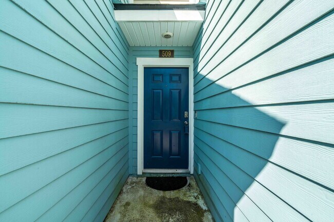 Building Photo - Oakleaf Plantation 3-Bedroom Townhouse in Towering Oaks – Spacious 1450 Sq Ft Living with 2 Full ...