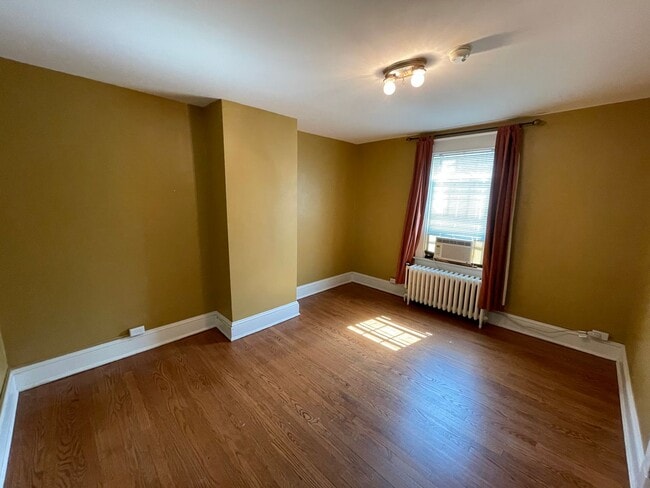 Building Photo - Charming House on Fontaine Ave