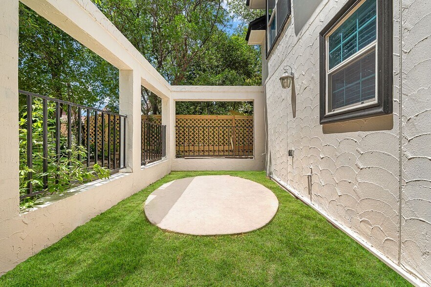 Building Photo - 9130 Windgarden Cir