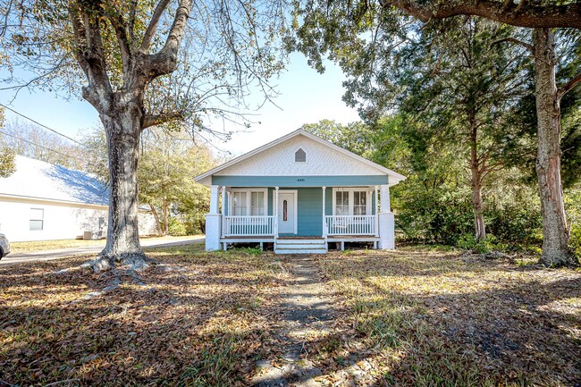 Building Photo - Cute 2 bedroom 1 bath Cottage in Pascagoula