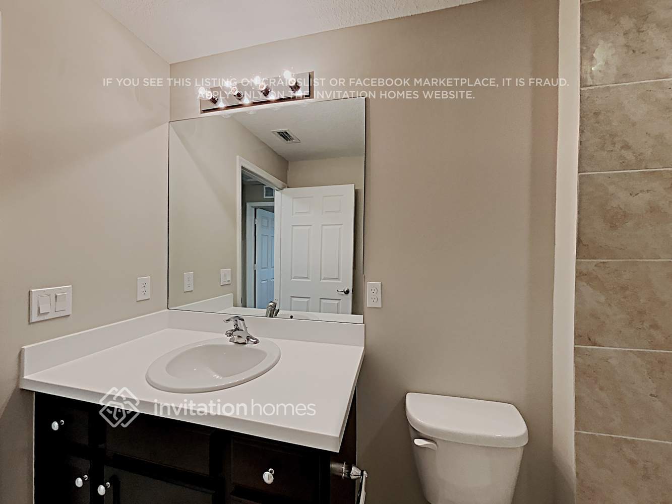 Building Photo - 550 SE Whitmore Dr