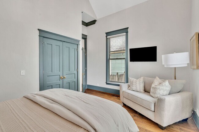 Building Photo - AVAILABLE SEPTEMBER 1ST. Beautifully Restored and FULLY Furnished professionally decorated East N...