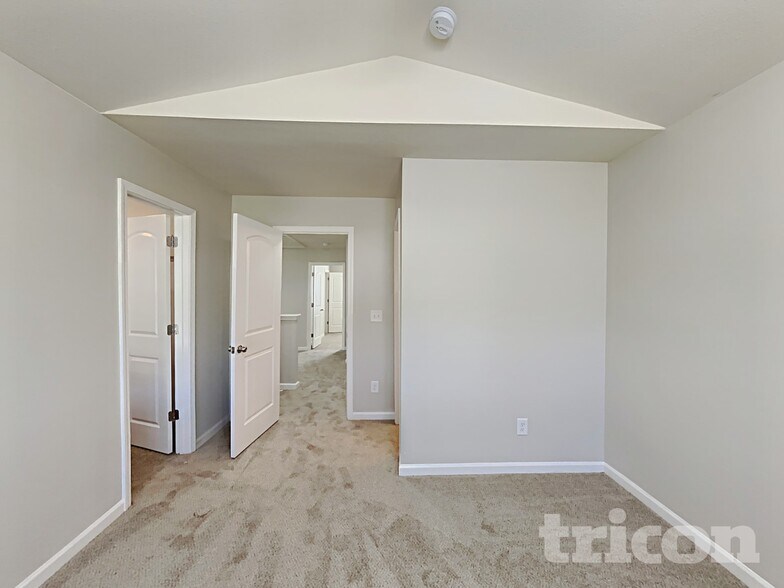 Building Photo - 325 Emilies Crossing Way