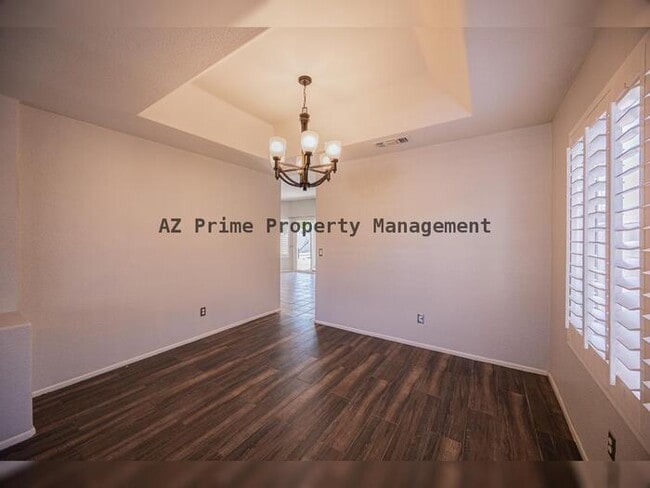 Building Photo - 873 W Tremaine Ave