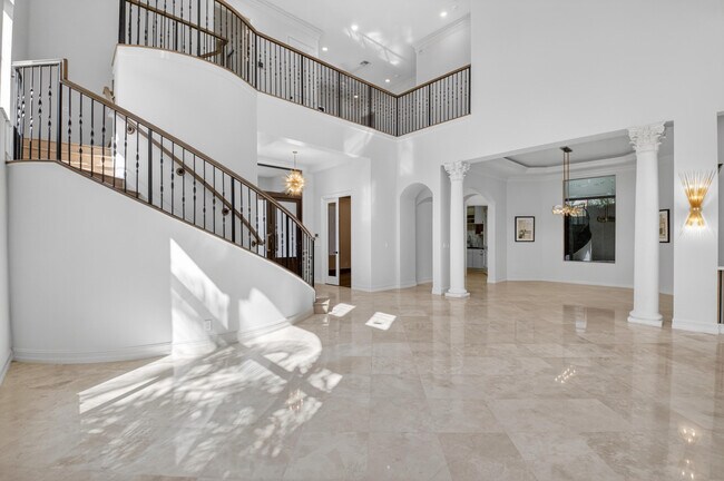 Building Photo - 17921 Villa Club Way
