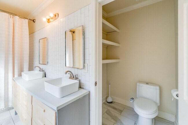 Building Photo - Newly Updated 4/3 in Howell Station w/ Ful...