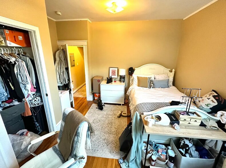 Building Photo - 68 Egmont St