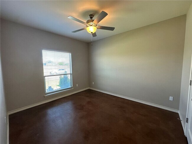 Building Photo - 106 Chiman Cir