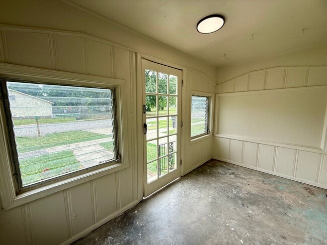 Building Photo - Welcome to this Beautiful Home in Downtown Paragould, AR!