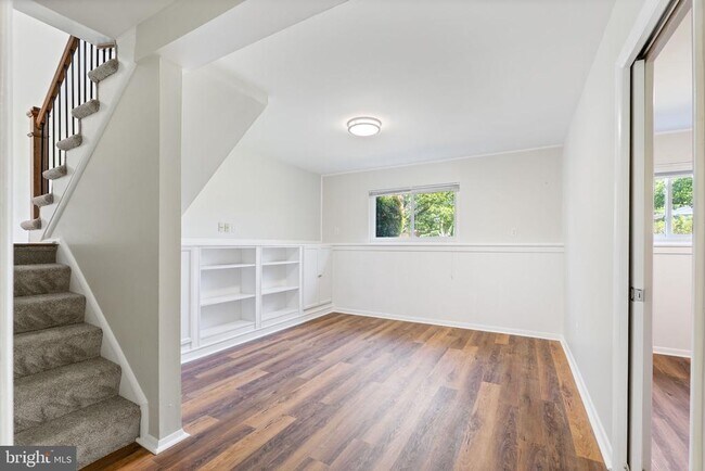 Building Photo - 6610 Bowie Dr