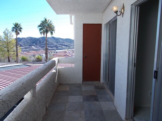 Building Photo - Two-story, 2-bedroom townhome ideally located in the heart of Boulder City