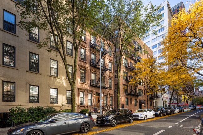 Building Photo - 212 E 70th St