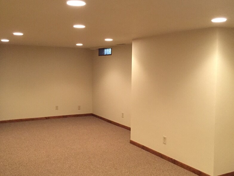 Downstairs Rec Room - 25' x 12' - 521 6th Avenue Northeast
