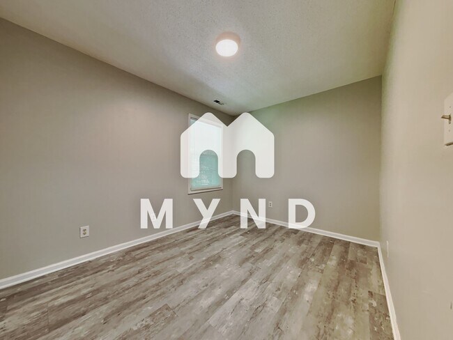 Building Photo - 1600 Poole Rd Unit G