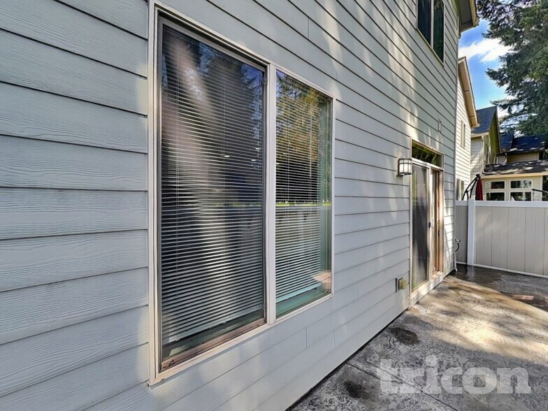 Building Photo - 7615 NE 60th Way