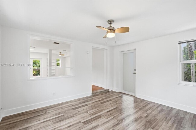 Building Photo - 2355 Overbrook St