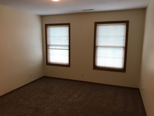 Building Photo - 2604 Stange Rd