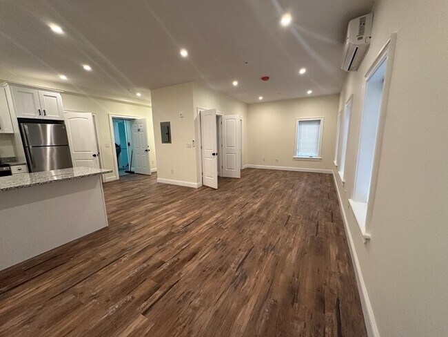 Building Photo - 19 Academy Dr