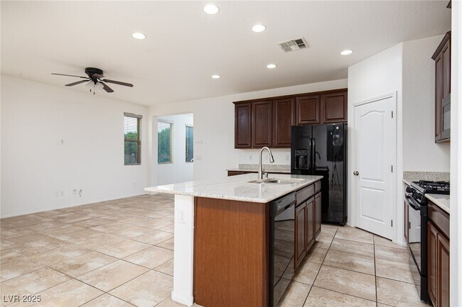 Building Photo - 888 Royal Amethyst Way