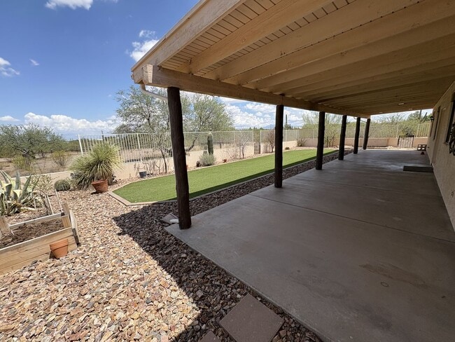 Building Photo - Vail School District Horse property with f...