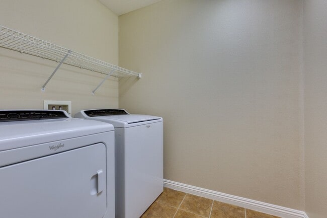 Building Photo - Single story 3 bedroom home in a lovely NW community