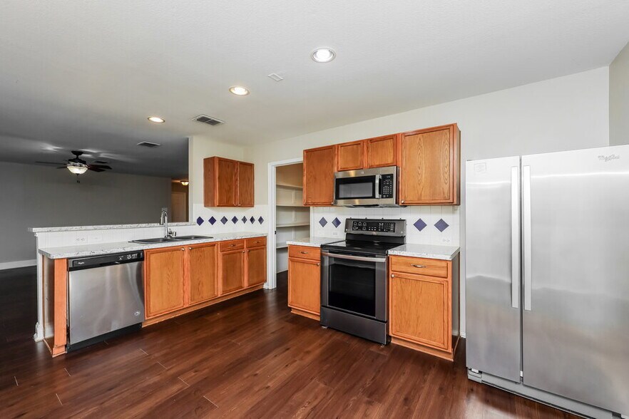 Building Photo - 2014 Gardenia Dr