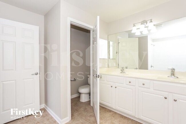 Building Photo - 6947 Roundleaf Dr