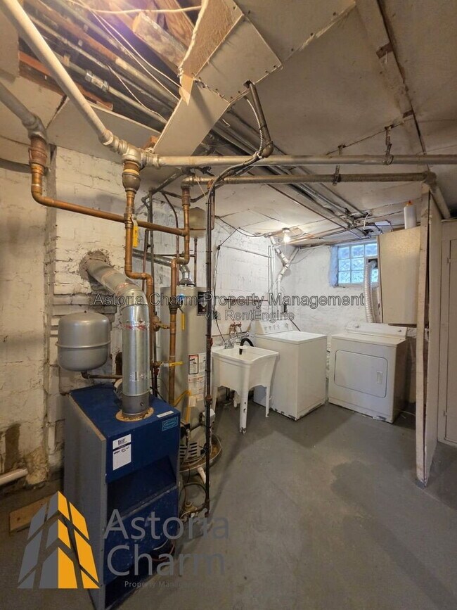Building Photo - 3016 Pelham Ave