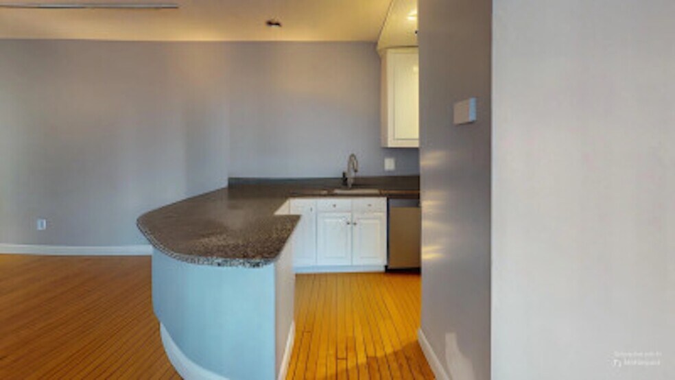Building Photo - 330 1/2 E St
