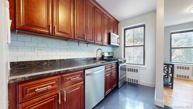 Building Photo - 105-20 66th Ave