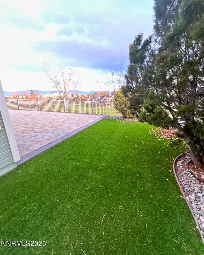 Building Photo - 6190 Carriage House Way