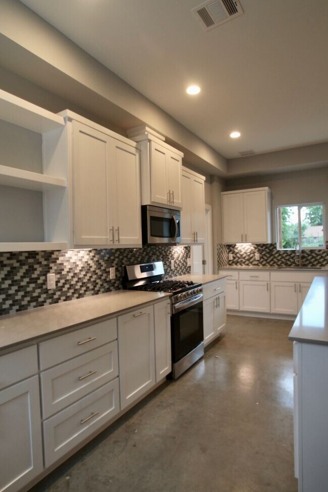 Building Photo - 6911 Meador Ave