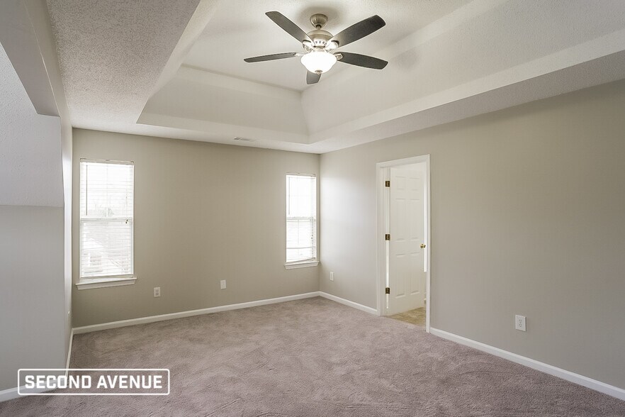 Building Photo - 2851 Knoll View Pl