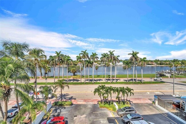 Building Photo - 5313 Collins Ave