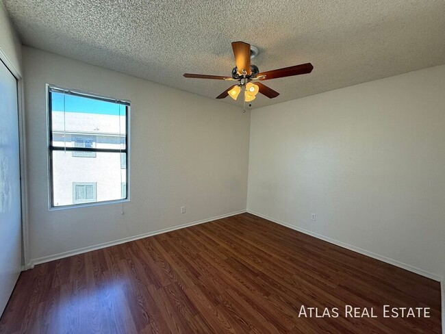 Building Photo - 465 W Ivyglen St