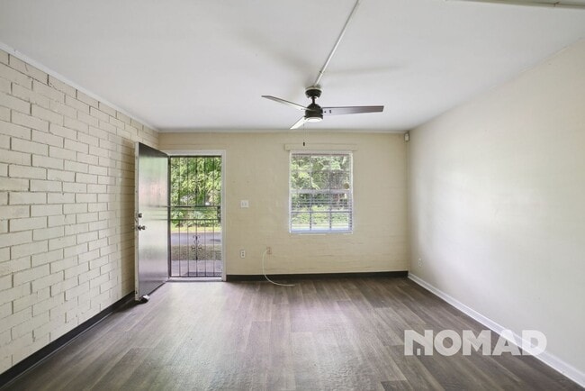 Building Photo - Charming 2BR Duplex in East Point