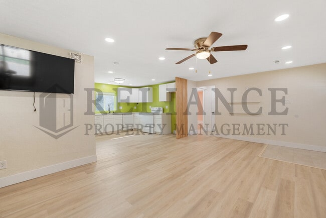 Building Photo - 522 Sunnyside Ct