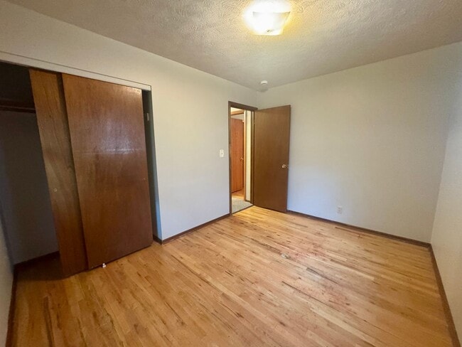 Building Photo - 3 bedroom, 2 bath in NE Lincoln