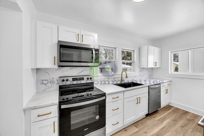 Building Photo - 2 MONTH LEASE ONLY! GORGEOUS 4 BEDROOM HOME!!! Available NOW- Month to month lease only!