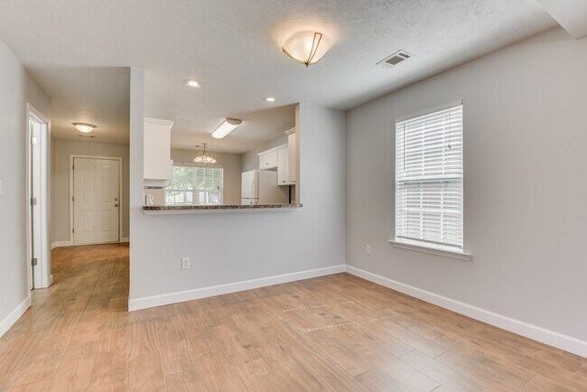 Building Photo - 1609 Bradley Way