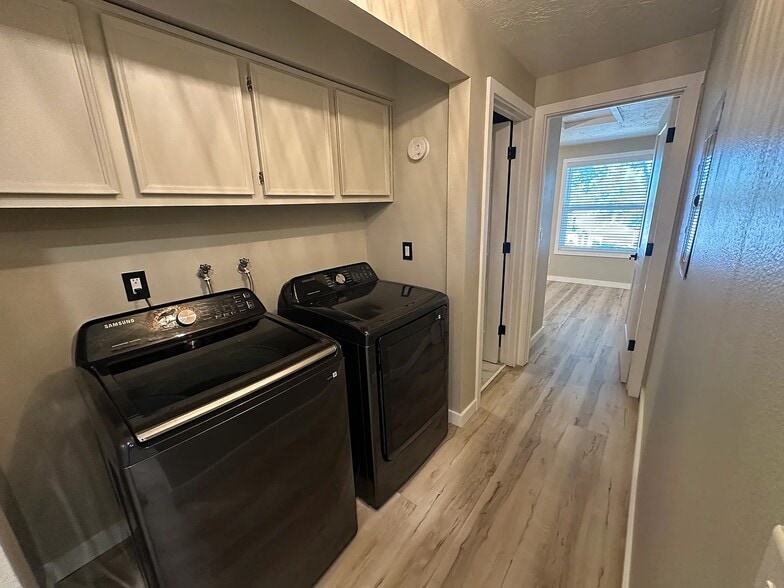Laundry room - 8504 SW Mohawk St