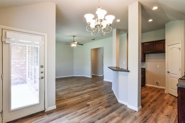 Building Photo - 2105 Woodhaven Dr