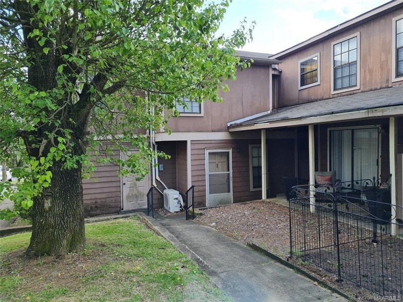 Building Photo - 1625 E Trinity Blvd