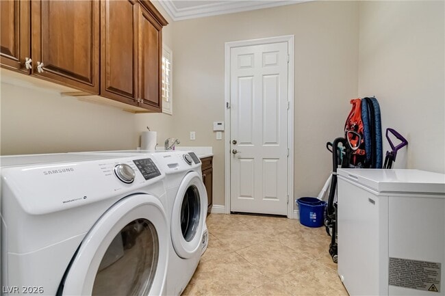 Building Photo - 2665 Chateau Clermont St