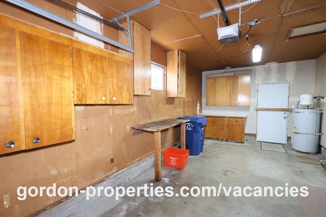 Building Photo - 10851 SE Garrett Dr