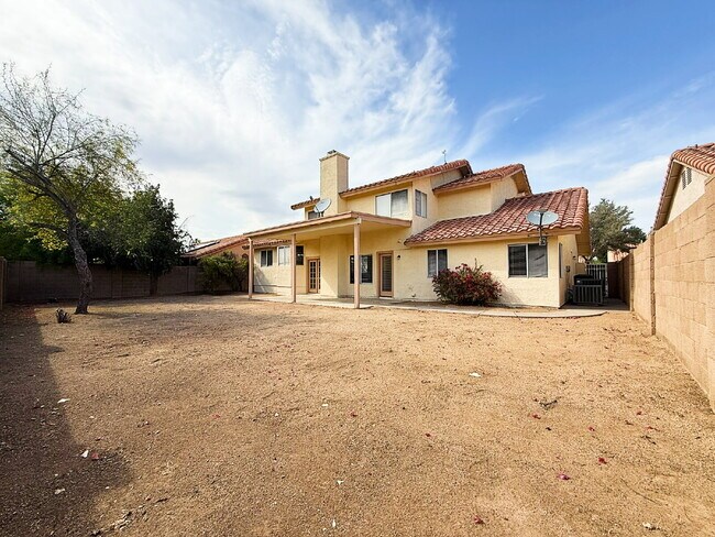 Building Photo - Spacious Garden Lakes Beauty – Vaulted Ceilings, 3-Car Garage & Stunning Upgrades!