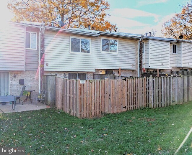 Building Photo - 2206 Gingell Pl