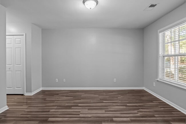 Building Photo - 10660 Holly Ridge Blvd