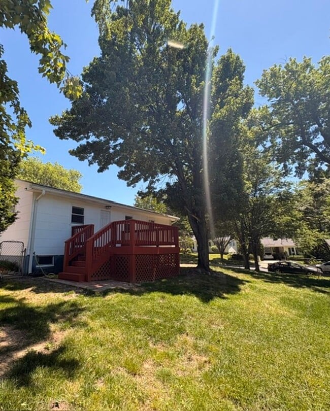 Building Photo - 900 Neal Dr
