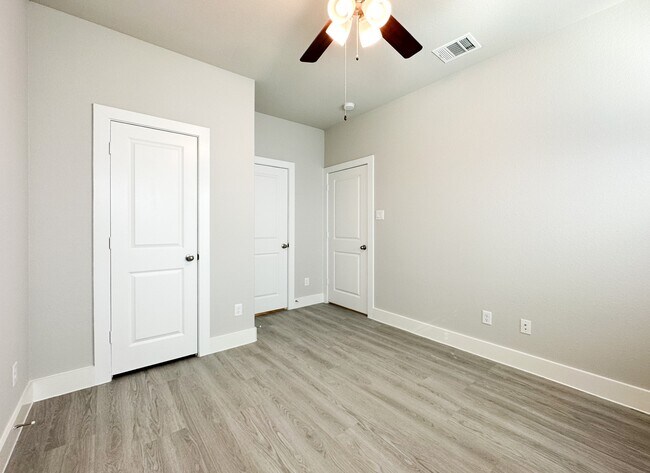 Building Photo - 9007 Lonestar Creekbend Ln